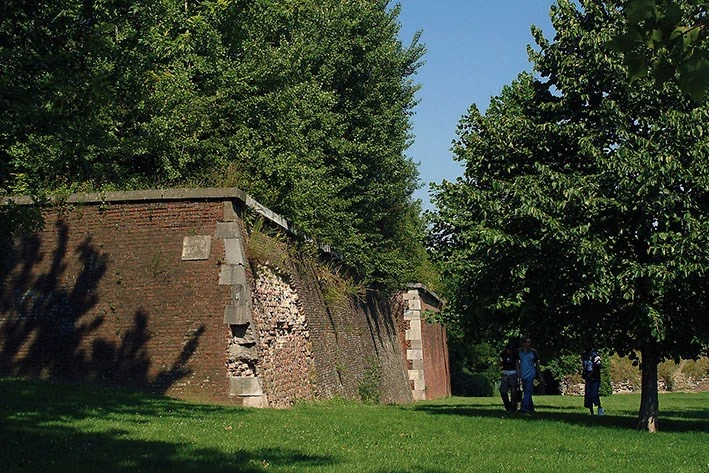 Les Fortifications de la Citadelle : Une Visite guidée Hors du Commun