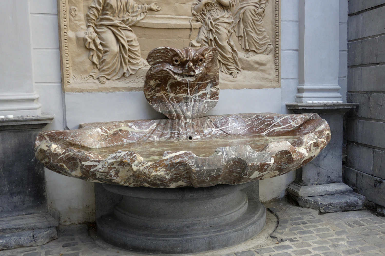 La fontaine de la Samaritaine de l’Hôtel Wodon-Merken à Liège
