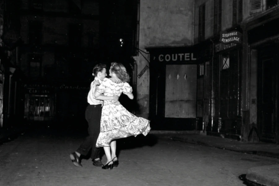 Doisneau en chansons, une nuit parisienne au cœur de l’exposition