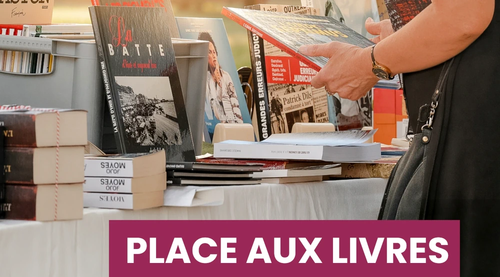Place aux Livres sur la place de la Cathédrale à Liège